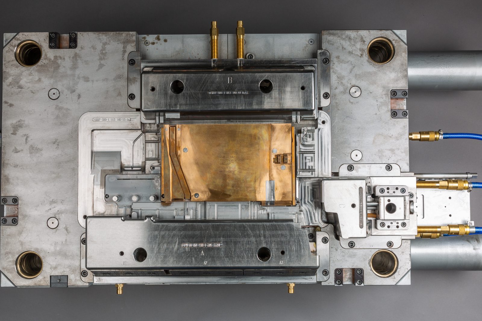 Bulk drawer-housing mold