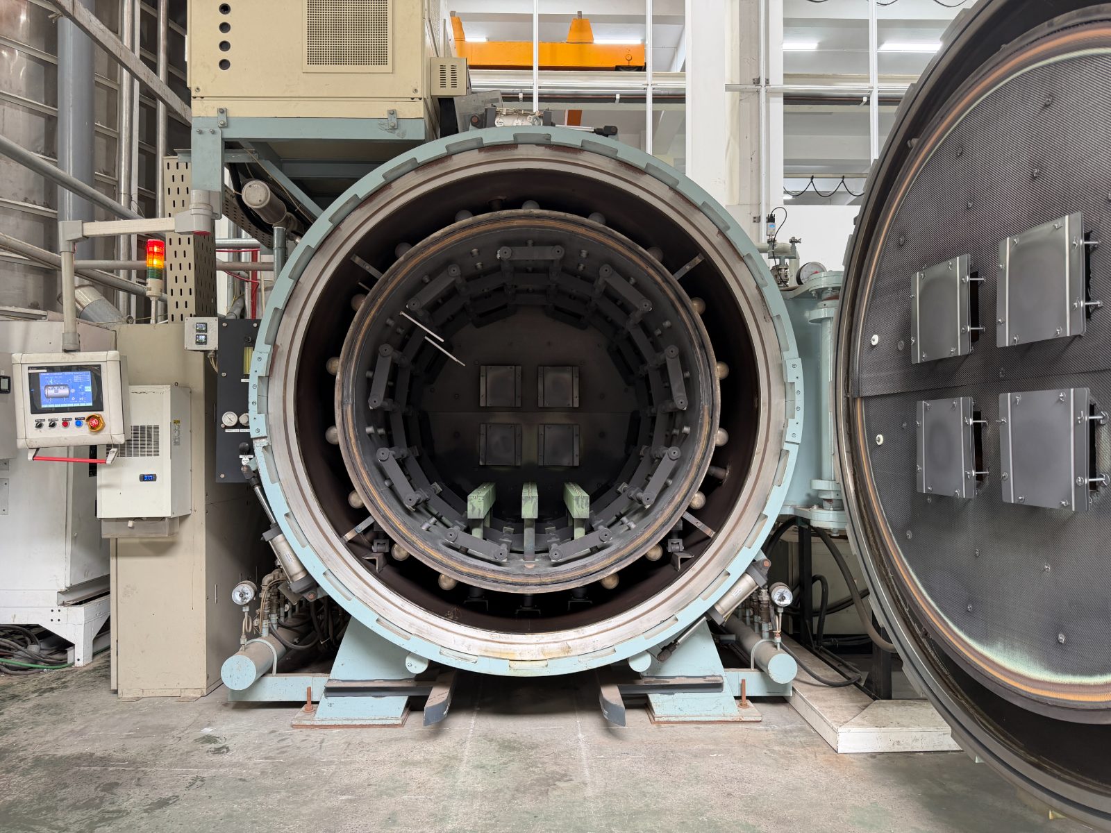 Ulvac vacuum furnace, 1,200 kg per batch
